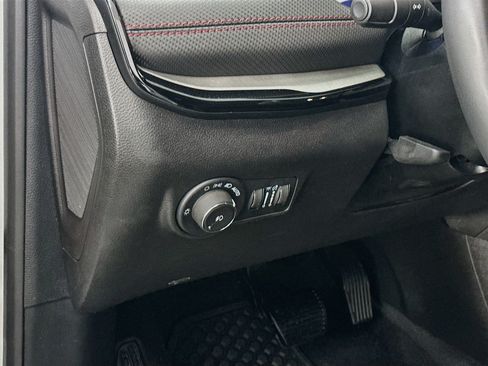 Used 2025 Jeep Compass Trailhawk AWD/4WD image 17
