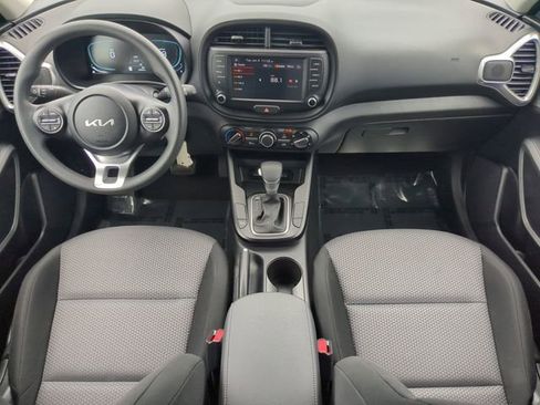 Used 2025 Kia Soul LX w/ LX Technology Package FWD image 13