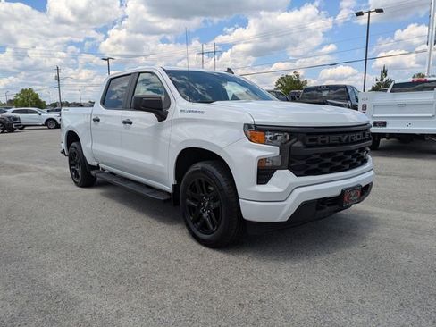 Used 2024 Chevrolet Silverado 1500 Custom AWD/4WD image 2