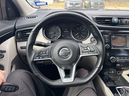 Certified 2022 Nissan Rogue Sport SL image 11