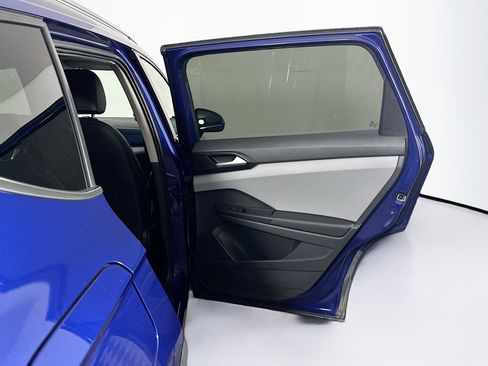 Used 2023 Volkswagen Taos SE w/ Panoramic Sunroof Package FWD image 29