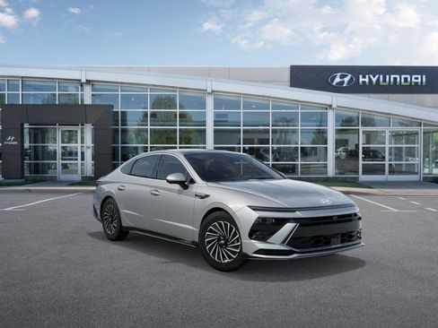 New 2025 Hyundai Sonata Limited image 2