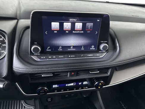 Used 2025 Nissan Rogue SV FWD image 14