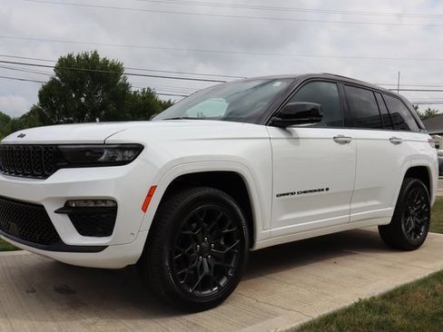 New 2025 Jeep Grand Cherokee Summit image 7