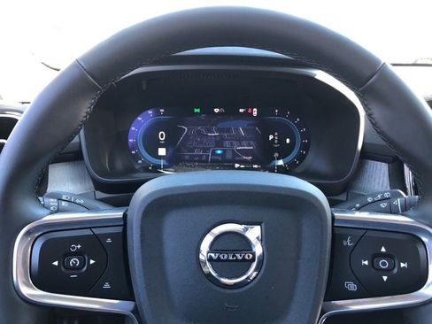 Used 2023 Volvo XC40 B5 Plus w/ Driver Assist Package image 20