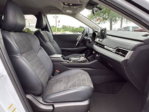 Used 2025 Mitsubishi Outlander SE FWD image 14