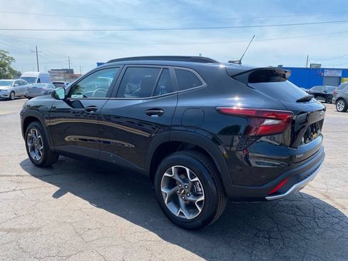 Used 2026 Chevrolet Trax LT FWD image 5