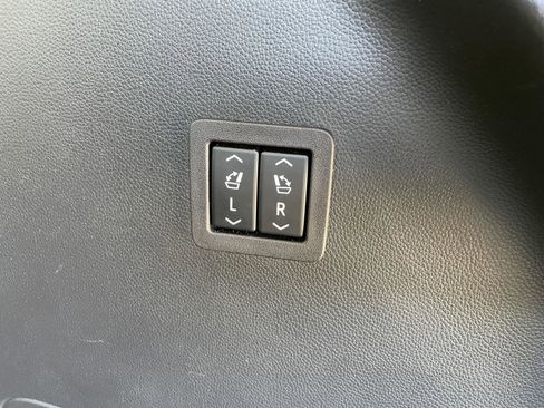 Used 2022 Buick Enclave Premium w/ Experience Buick Package image 47