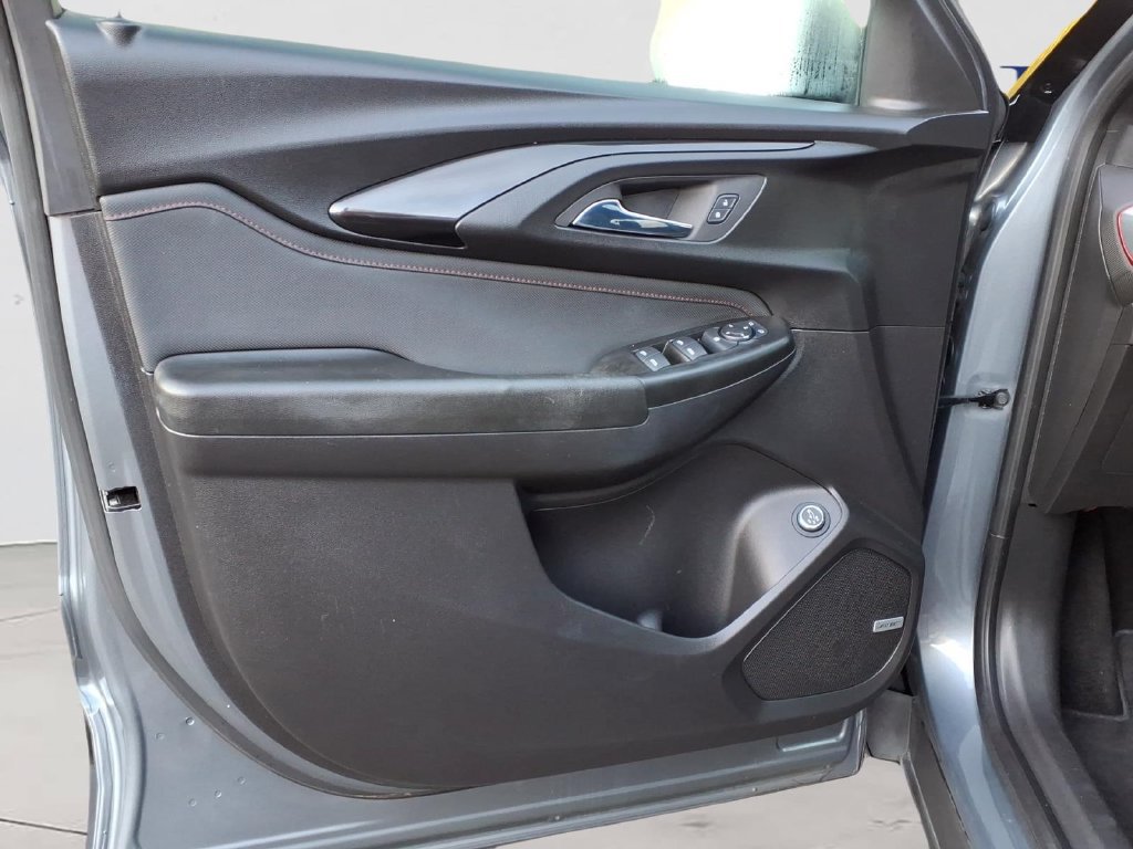 Used 2022 Chevrolet TrailBlazer RS w/ Sun and Liftgate Package FWD image 21