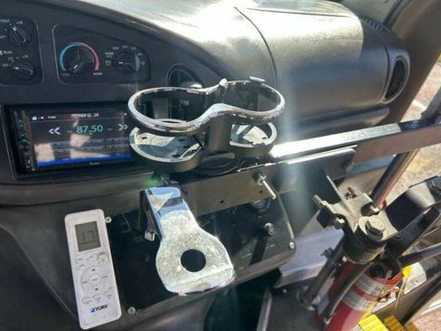 Used 2006 Ford E-350 and Econoline 350 Super Duty RWD image 62