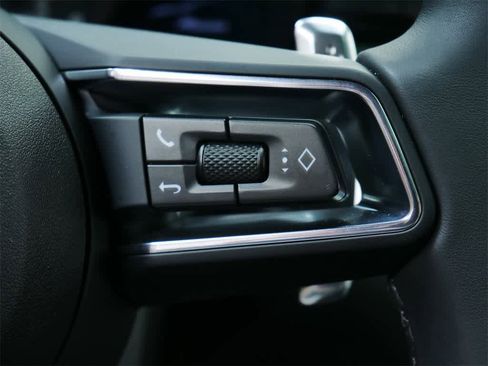 Used 2025 Porsche Macan image 21