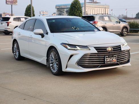 Used 2022 Toyota Avalon Limited w/ Advanced Safety Package image 3