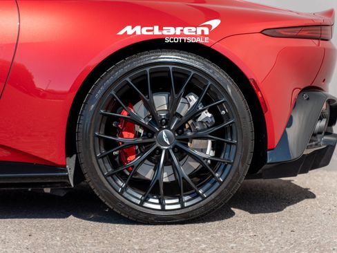 Used 2022 Aston Martin V8 Vantage Roadster RWD image 32