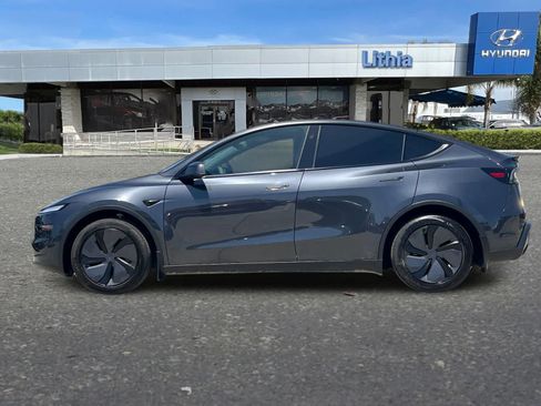 Used 2026 Tesla Model Y 2WD image 6