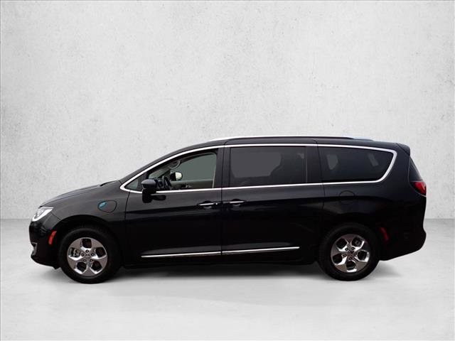 Used 2019 Chrysler Pacifica Touring-L FWD image 2