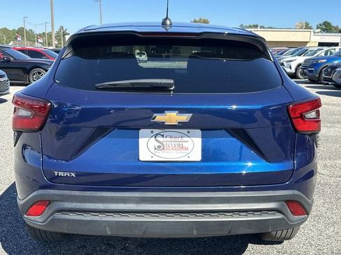 Used 2024 Chevrolet Trax LS w/ LS Convenience Package image 4