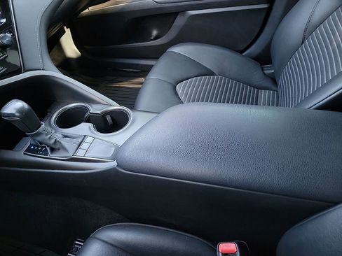 Used 2022 Toyota Camry SE FWD image 20