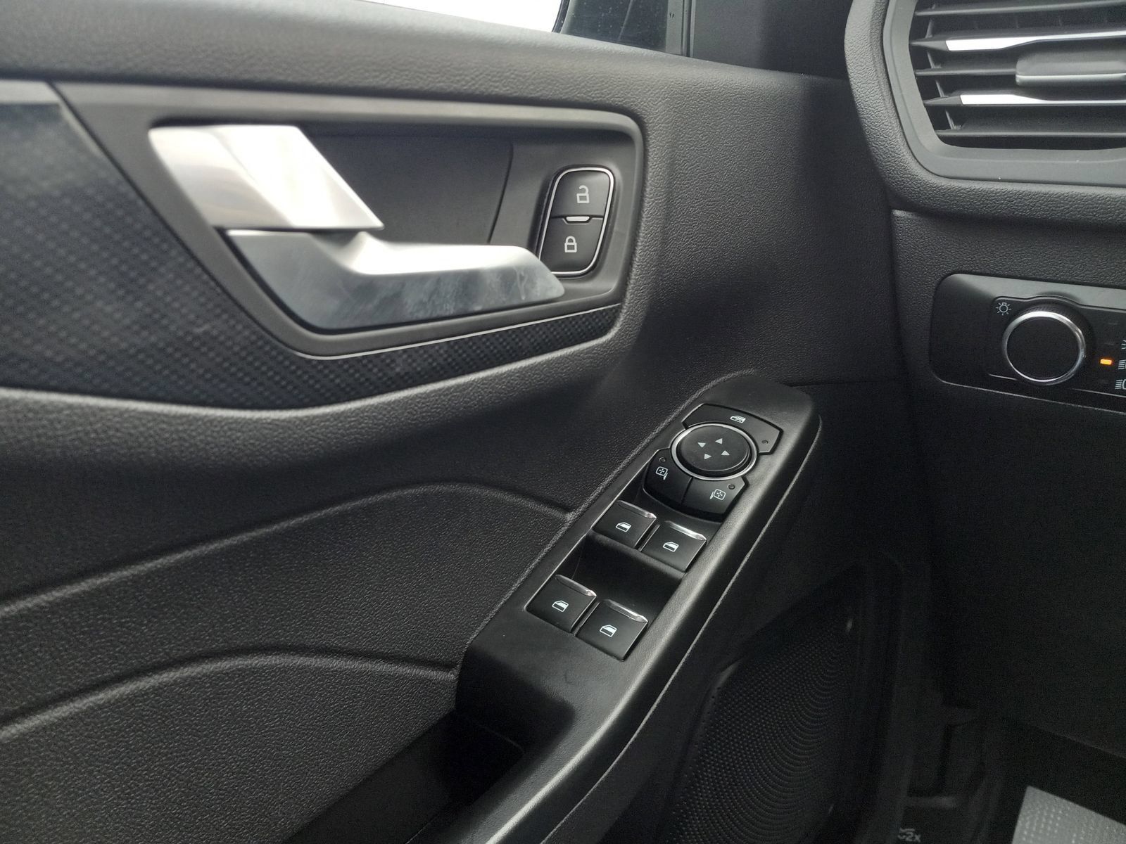 Used 2025 Ford Escape ST-Line FWD image 26