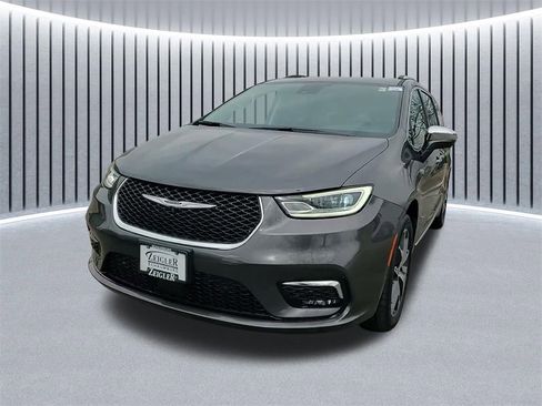 Used 2021 Chrysler Pacifica Limited w/ Premium & Safety Sphere Group image 17