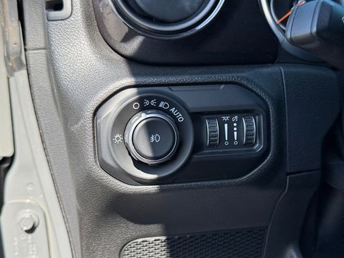 Used 2020 Jeep Wrangler Unlimited Sport image 31