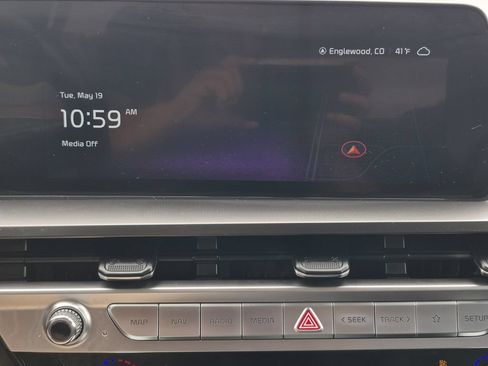 Certified 2024 Kia Telluride S w/ S Sunroof Package AWD/4WD image 22