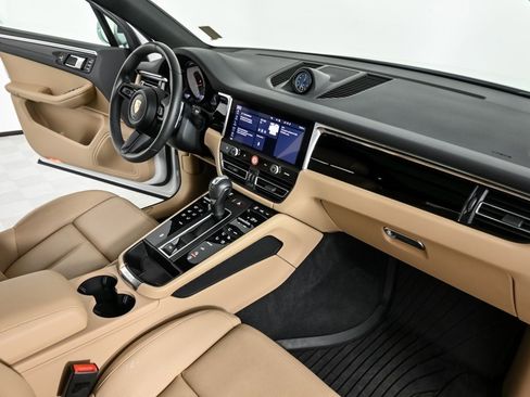Certified 2025 Porsche Macan image 25