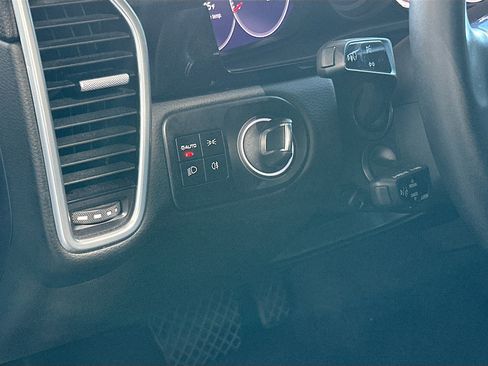 Used 2022 Porsche Cayenne image 10