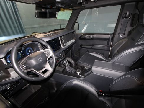 Used 2025 Ford Bronco Badlands AWD/4WD image 2