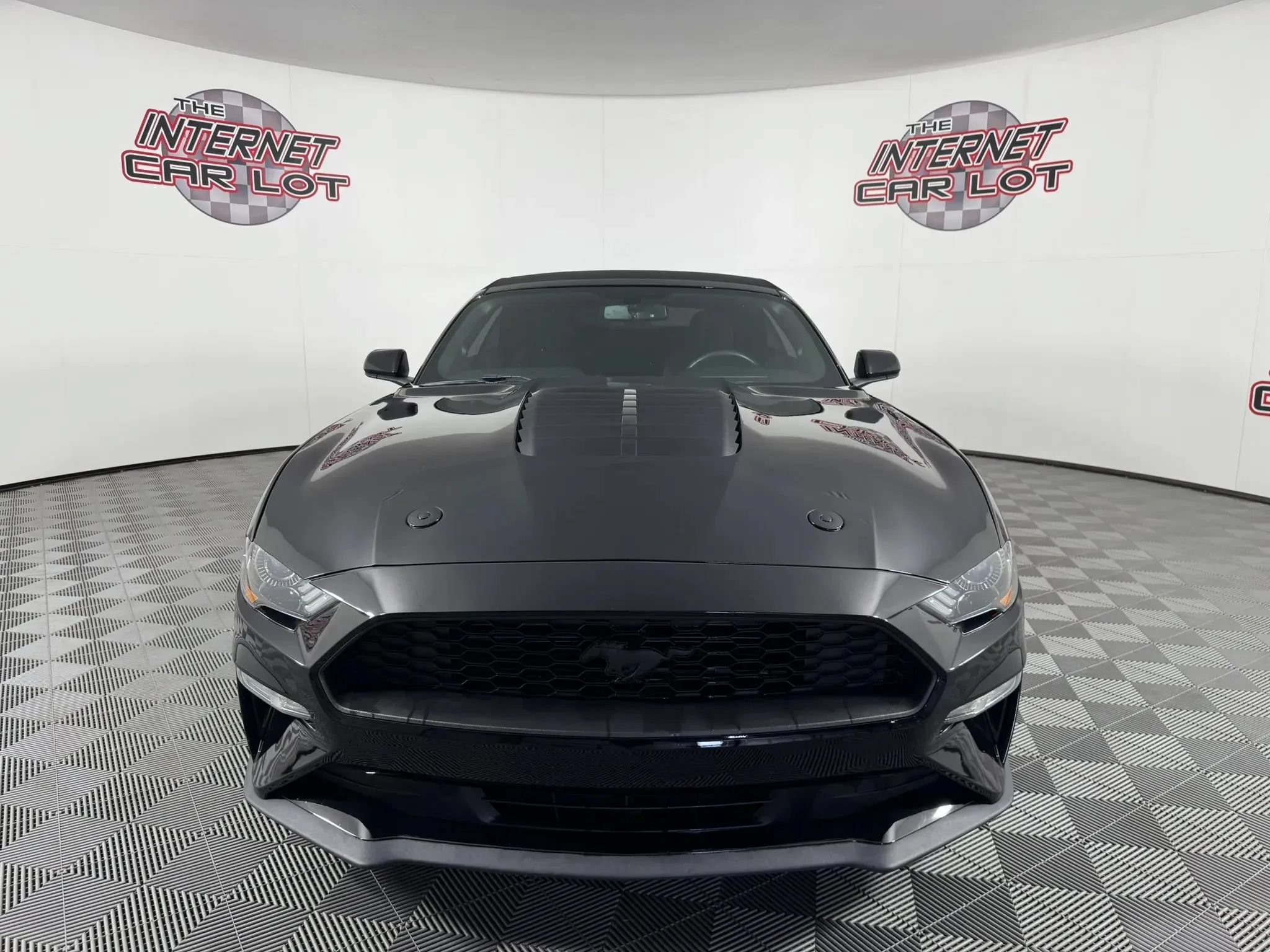 Used 2020 Ford Mustang Convertible w/ Equipment Group 101A RWD image 3
