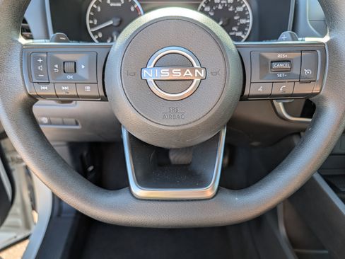Used 2024 Nissan Rogue S AWD/4WD image 25