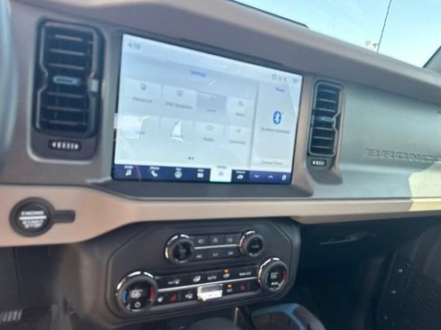 Used 2024 Ford Bronco Wildtrak AWD/4WD image 11