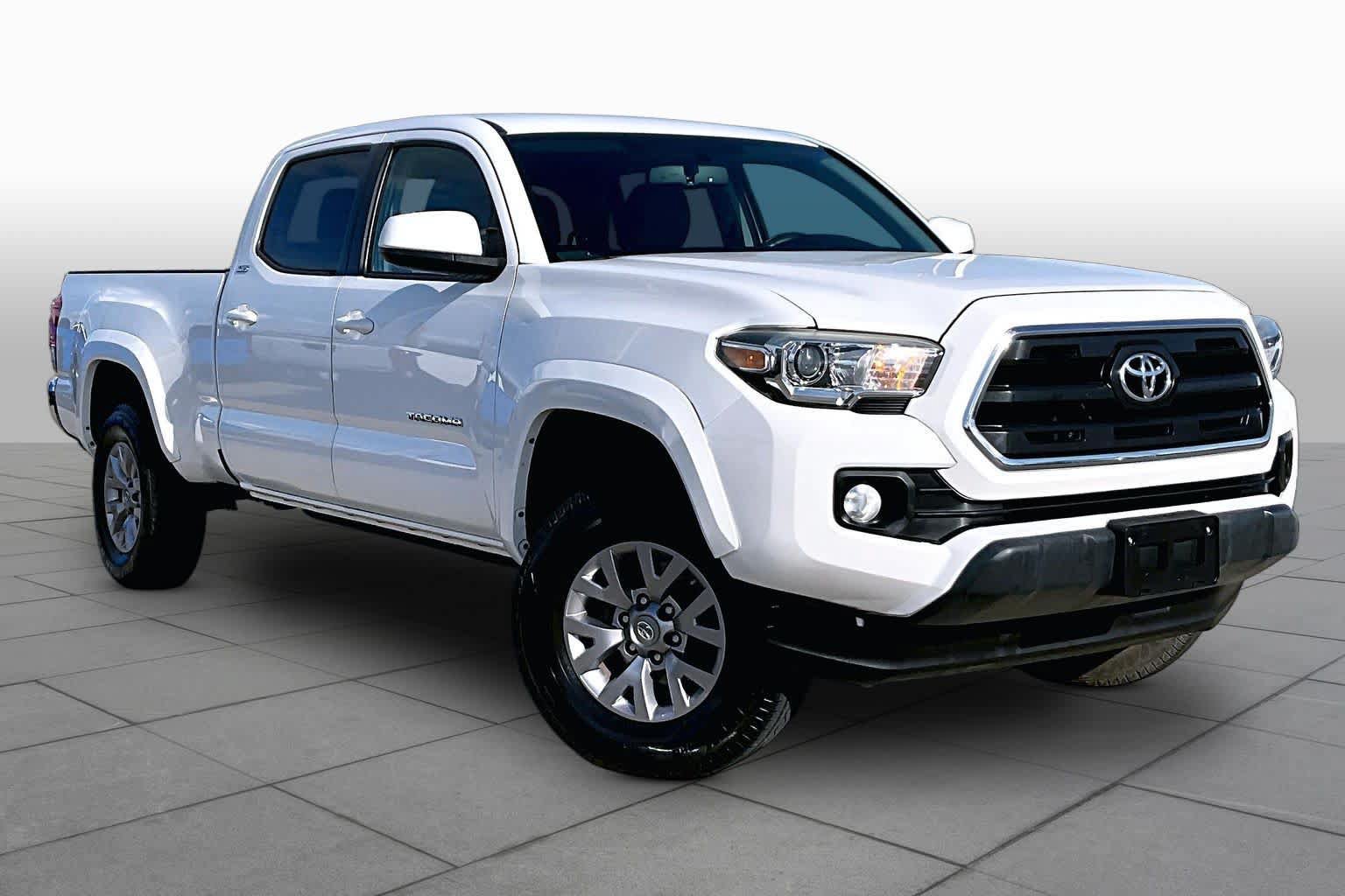 Used 2017 Toyota Tacoma SR5 w/ Tow Package RWD image 3