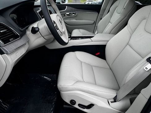 New 2025 Volvo XC90 B6 Plus w/ Protection Package Premier image 9