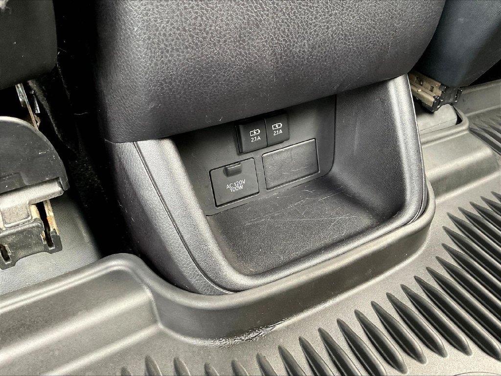 Used 2019 Toyota Highlander XLE AWD/4WD image 17