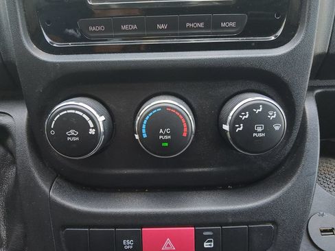 Used 2020 RAM ProMaster 2500 w/ Interior Convenience Group FWD image 21
