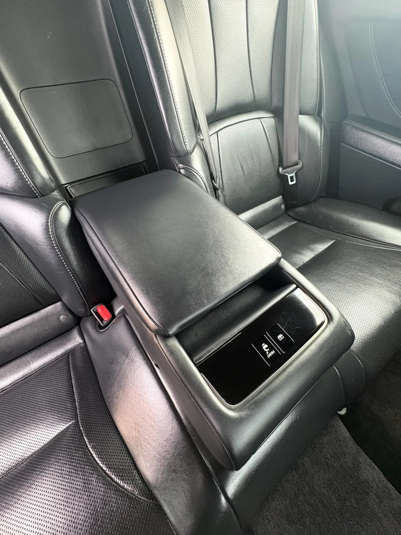 Used 2018 Lexus LS 500h AWD w/ Accessory Package (Z1) image 43