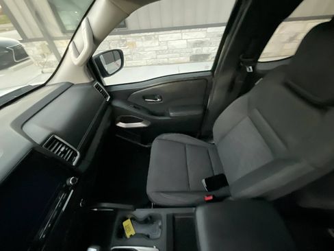 Used 2024 Nissan Frontier SV RWD image 19