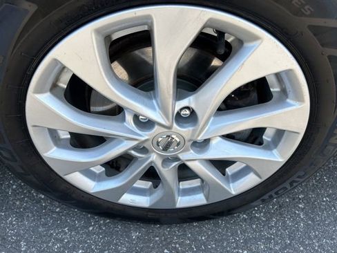 Used 2019 Nissan Sentra S w/ Appearance Package FWD image 9