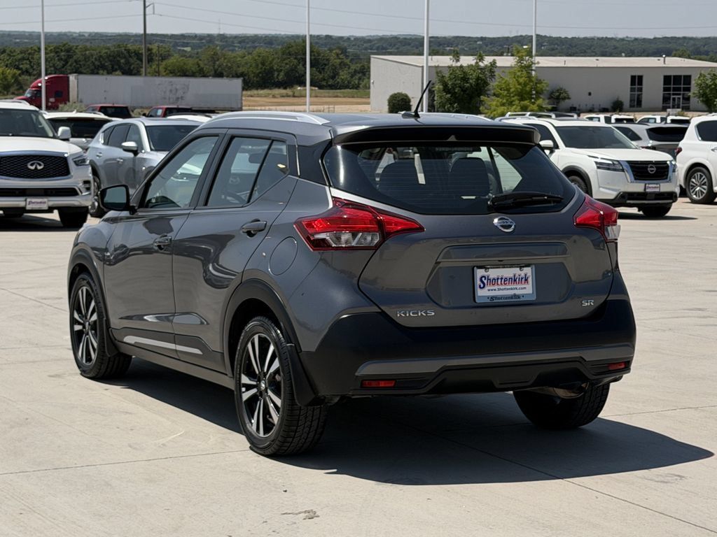 Used 2019 Nissan Kicks SR w/ SR Premium Package FWD image 4
