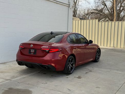 Used 2017 Alfa Romeo Giulia Ti w/ TI 19" Sport Package image 7