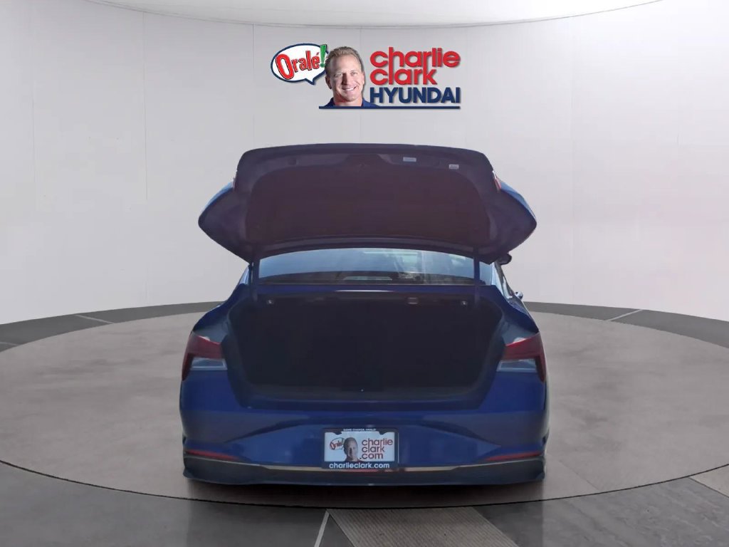 Used 2023 Hyundai Elantra Limited FWD image 5