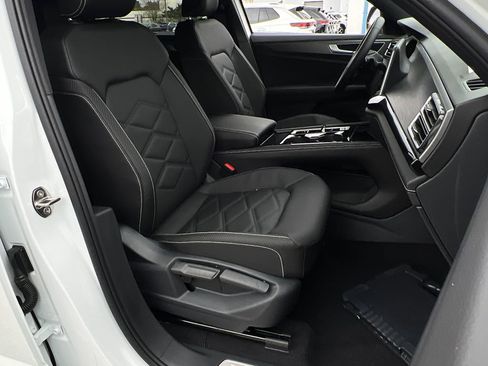 New 2026 Volkswagen Atlas Cross Sport SE image 10