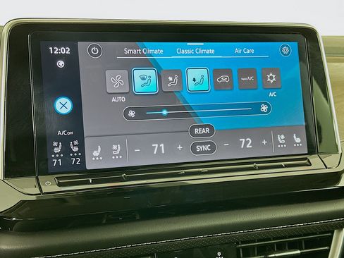 Used 2025 Volkswagen Atlas SE image 23