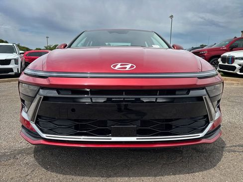 Used 2024 Hyundai Sonata SEL FWD image 2
