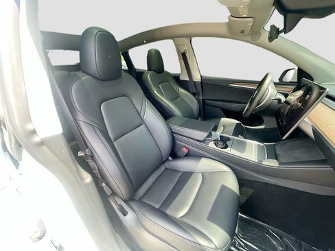 Used 2024 Tesla Model Y Long Range RWD image 26