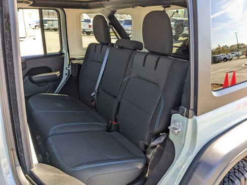 Used 2023 Jeep Wrangler Unlimited Rubicon 4xe image 39