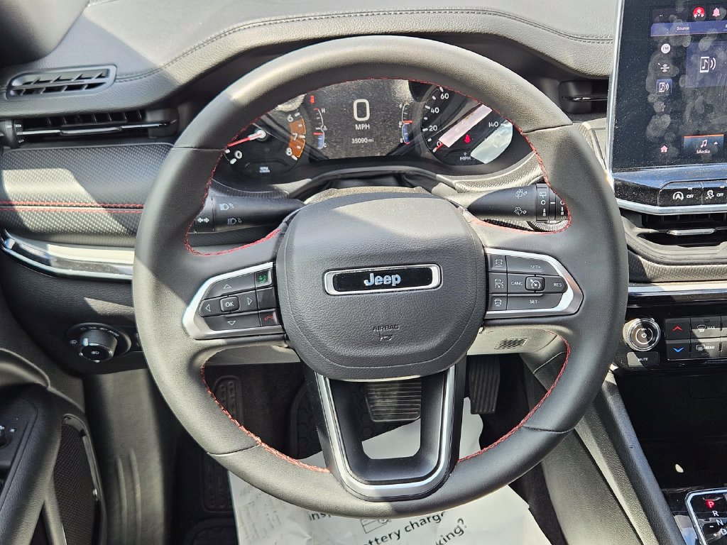 Used 2025 Jeep Compass Trailhawk AWD/4WD image 33