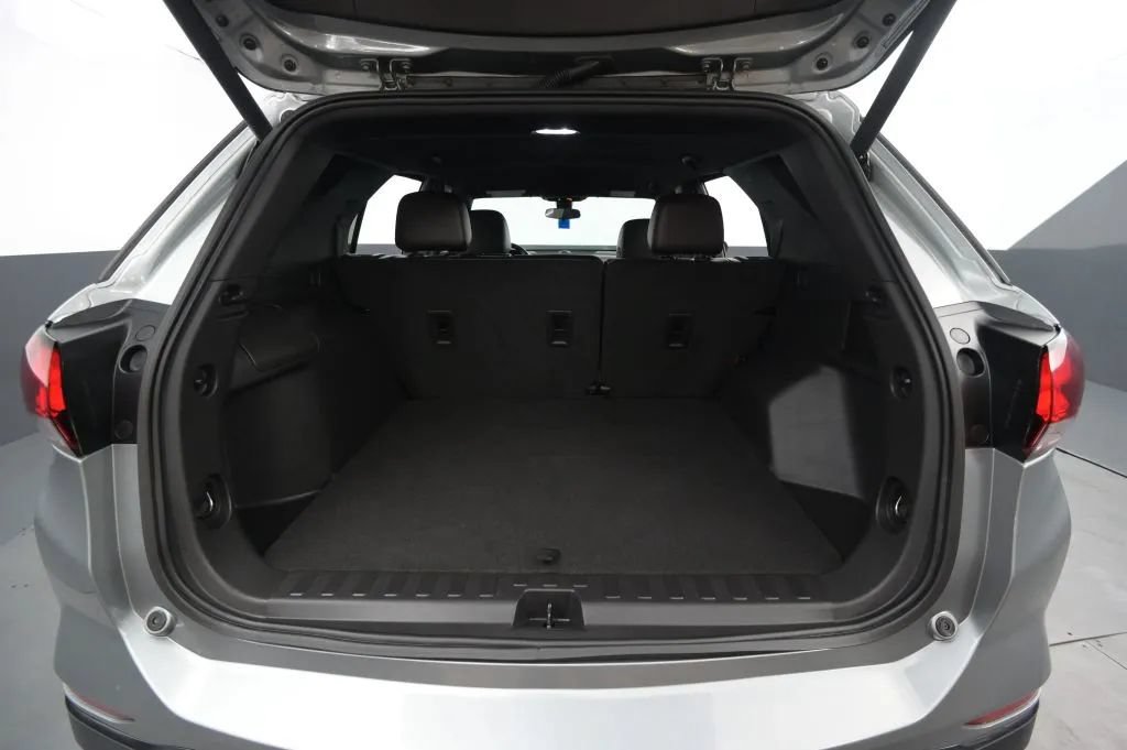 Used 2023 Chevrolet Equinox RS AWD/4WD image 45