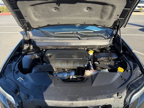 Used 2019 Jeep Cherokee Latitude w/ Popular Appearance Group image 20