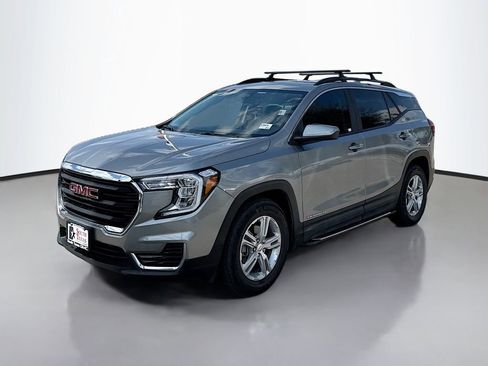 Used 2023 GMC Terrain SLE w/ Driver Convenience Package image 3